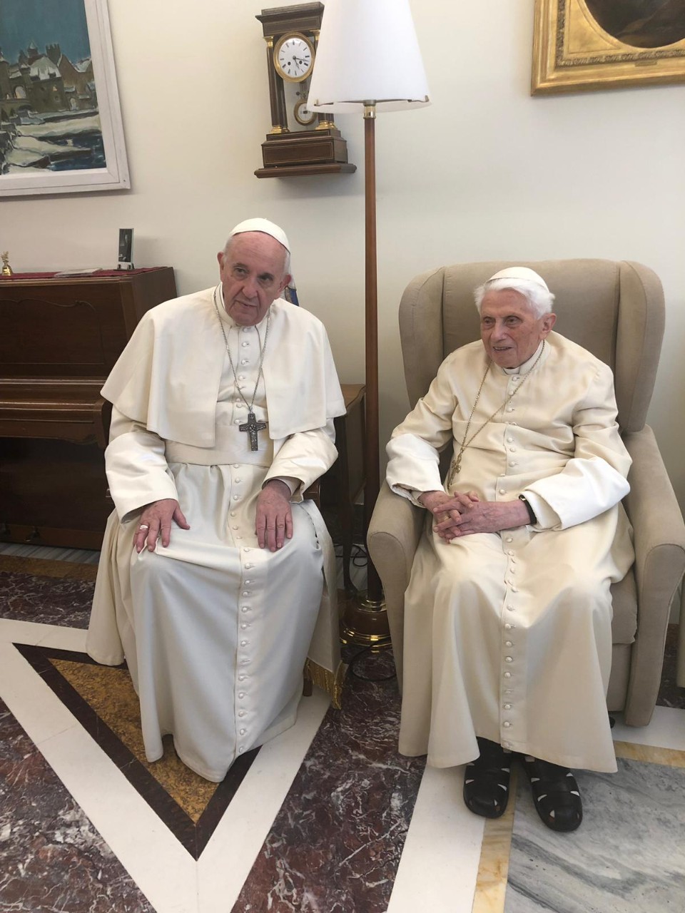 La visita di Papa Francesco al Papa emerito per gli auguri pasquali La visita di Papa Francesco al Papa emerito per gli auguri pasquali